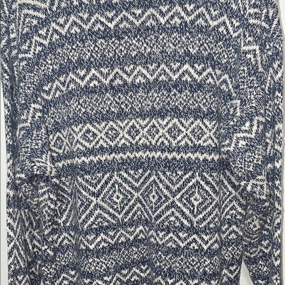 Men's Blue and White Patterned Sweater - Picture 7 of 10